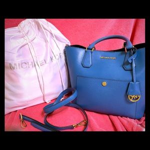 Amazing spacious hand bag